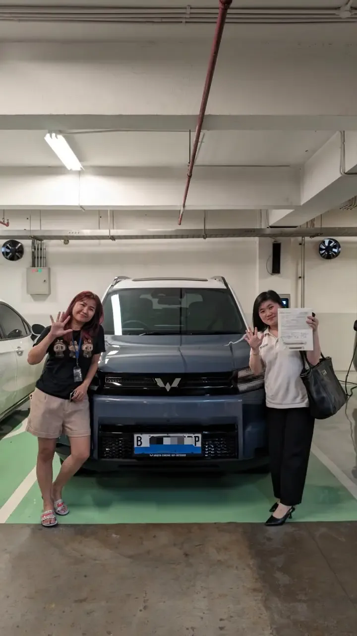 serah terima wuling eksion ev warna biru