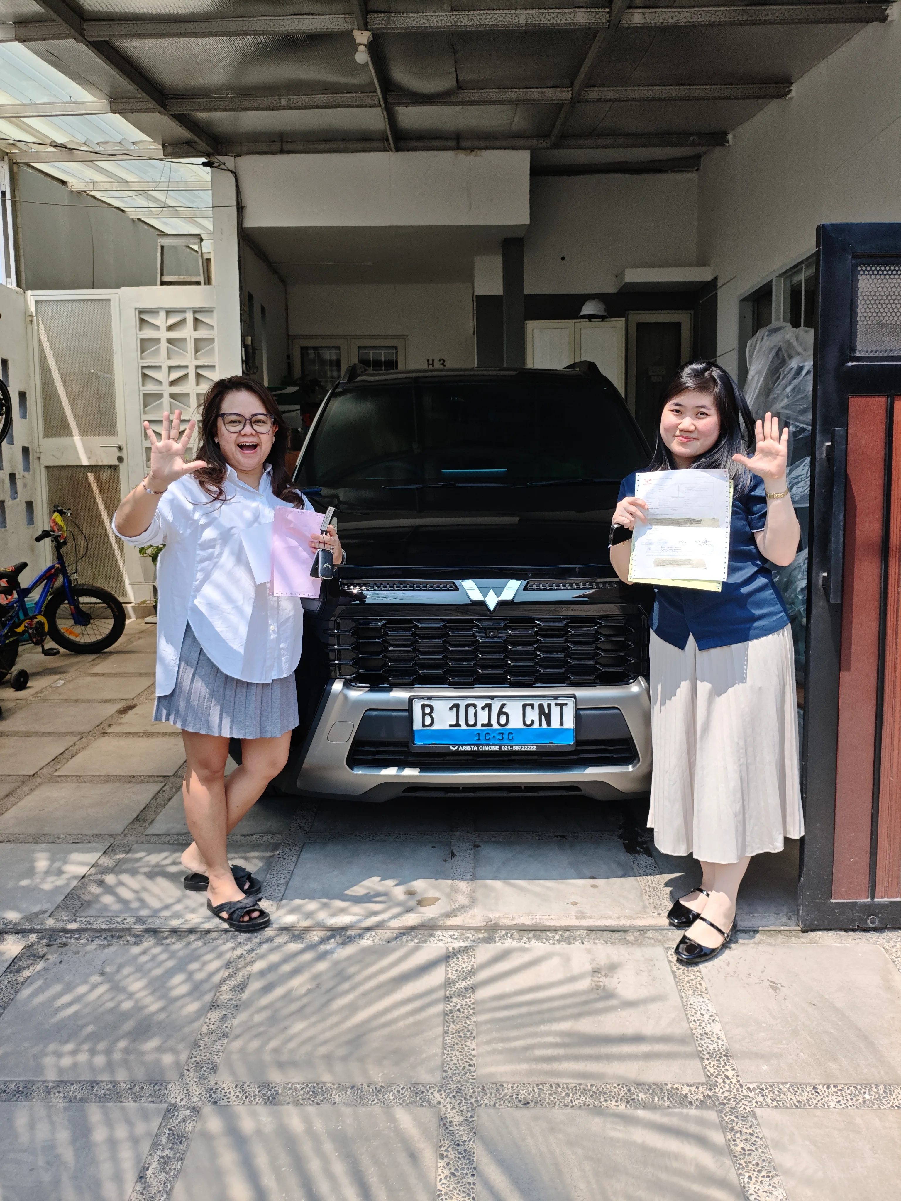 Serah terima unit Wuling eksion phev lokasi Bekasi warna hitam