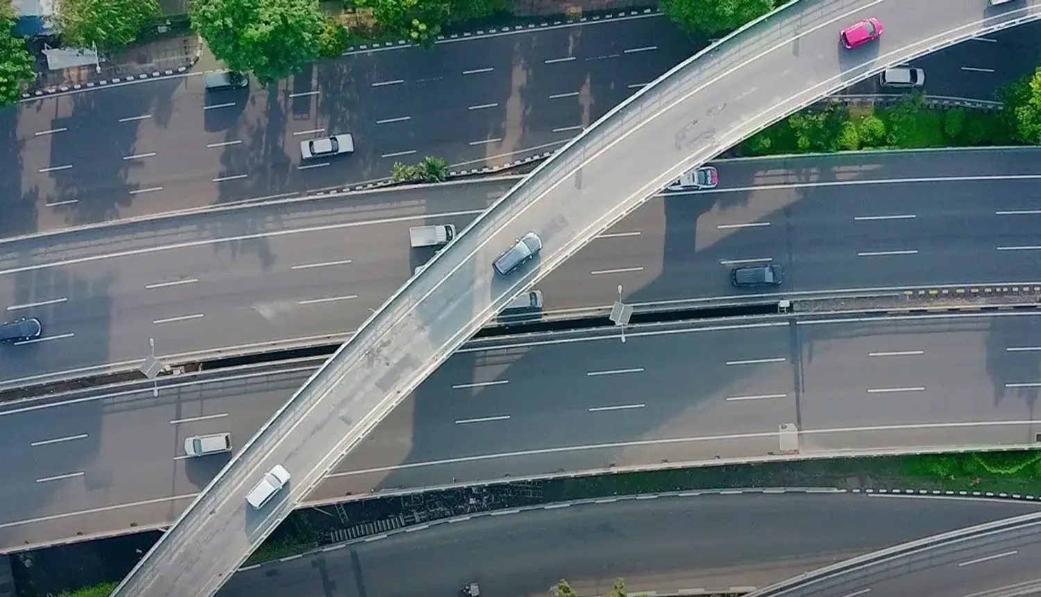 Perjalanan tetap terhubung di jalan tol perkotaan
