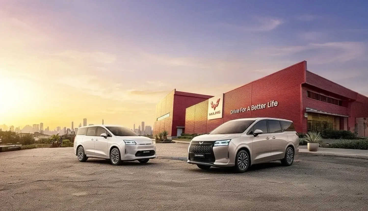 Dua unit Wuling Darion EV dan PHEV di depan pabrik Wuling, dirakit lokal di Cikarang Indonesia