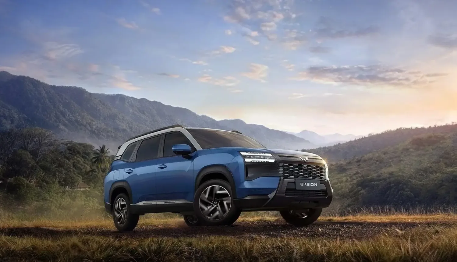 Wuling Eksion biru tampil di studio
