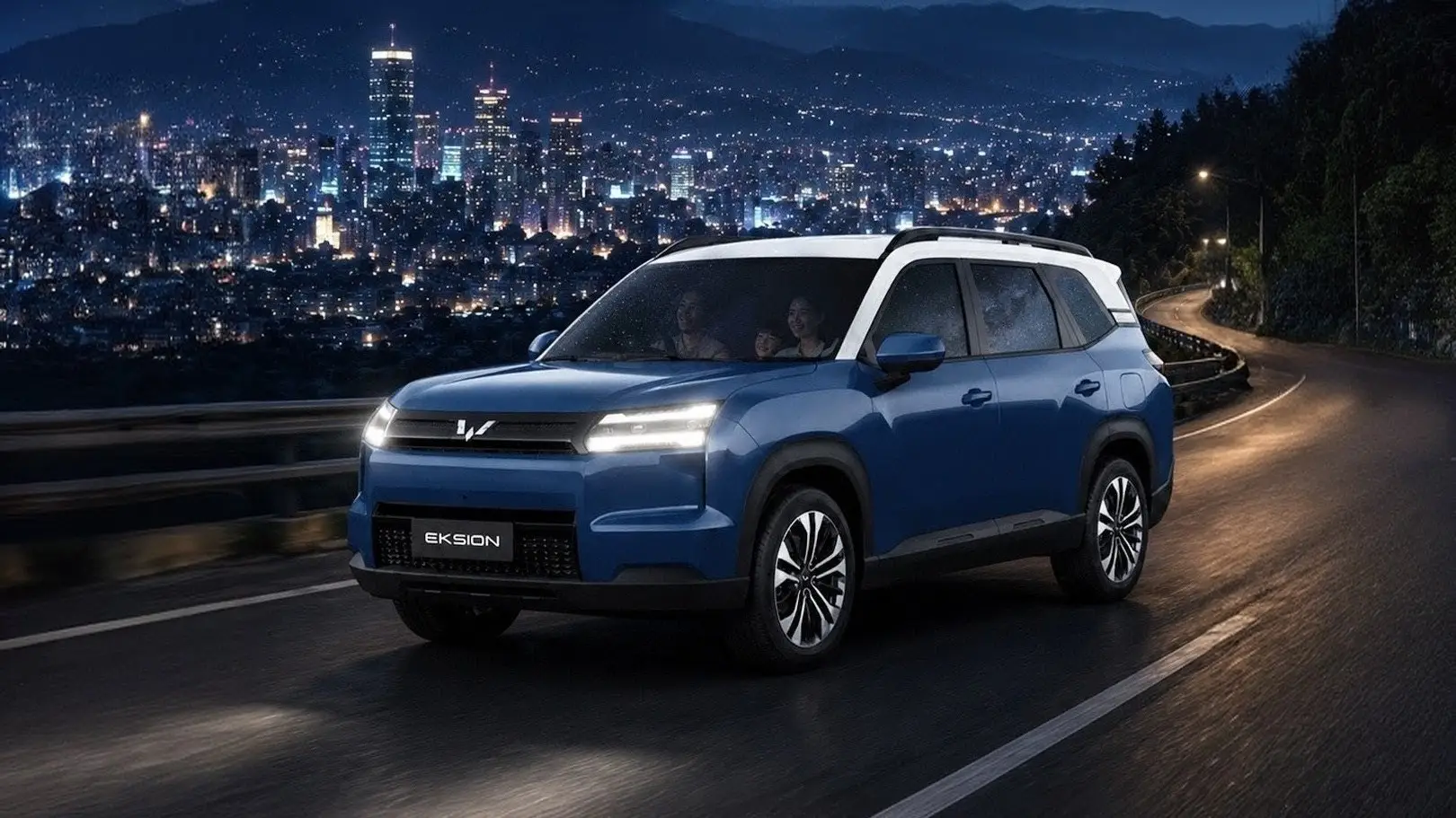 Pengalaman kabin Wuling Eksion: panoramic sunroof, layar 12.8 inci, dan kabin senyap