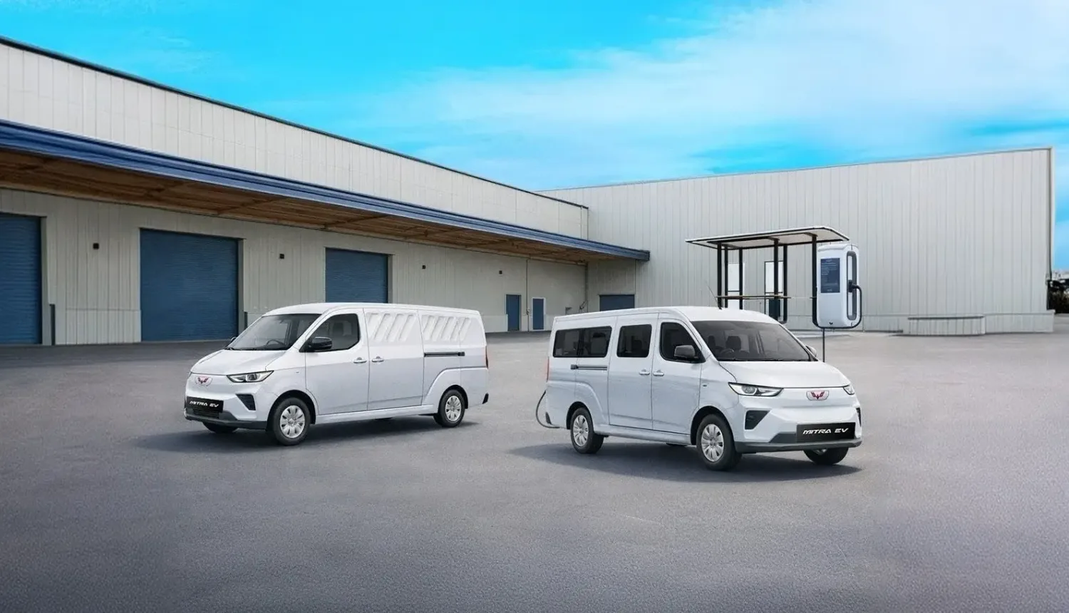Wuling Mitra EV versi blind van dan minibus di stasiun pengisian